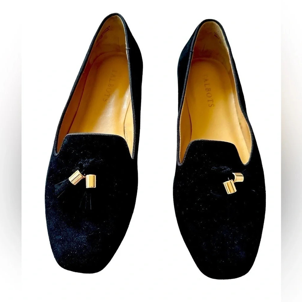 Talbots Stella tasseled suede flat. Size 8